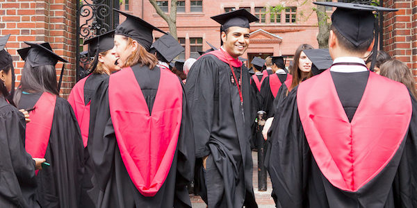 ¿Cuánto ganan los graduados de carreras Universitarias?