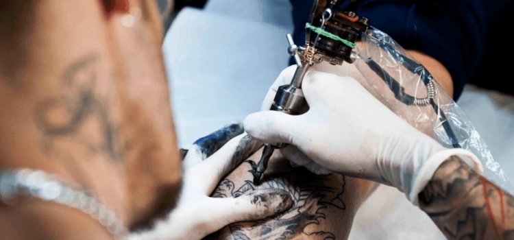 Cómo convertirse en tatuador